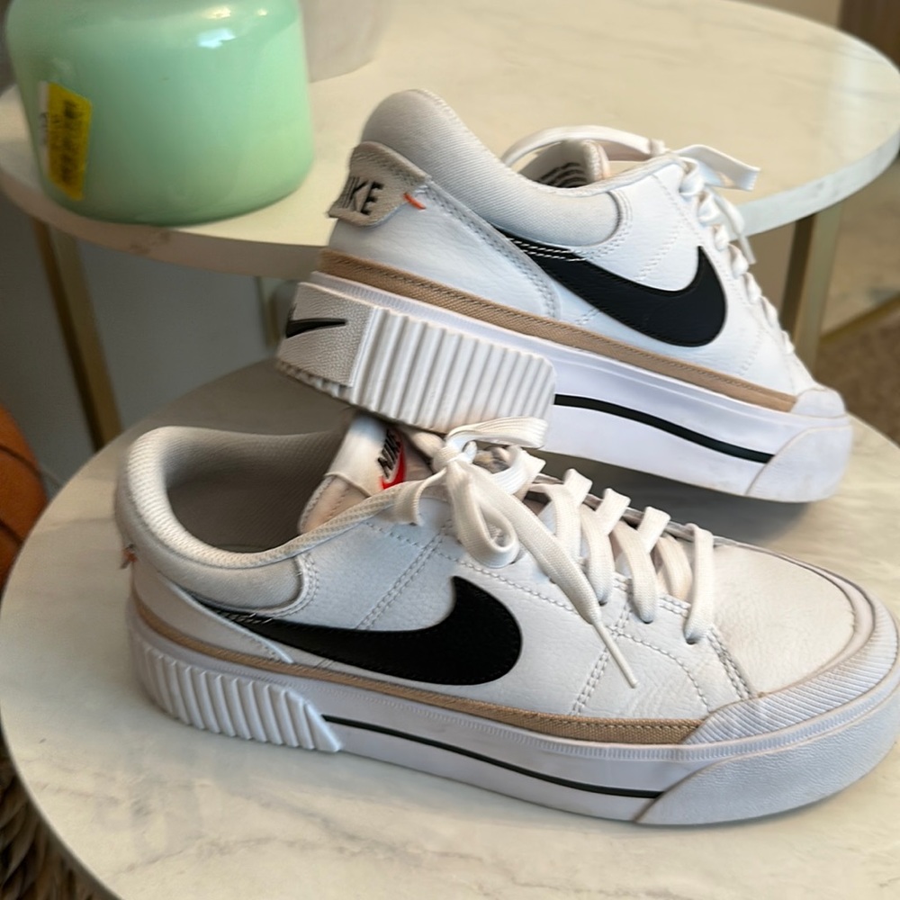 Nike court legacy lift